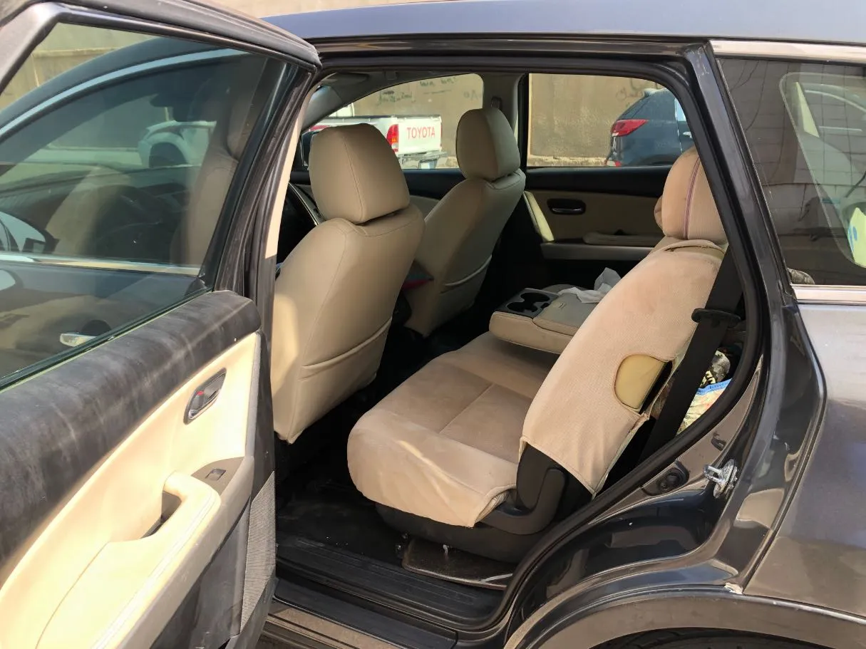 Car image 14
