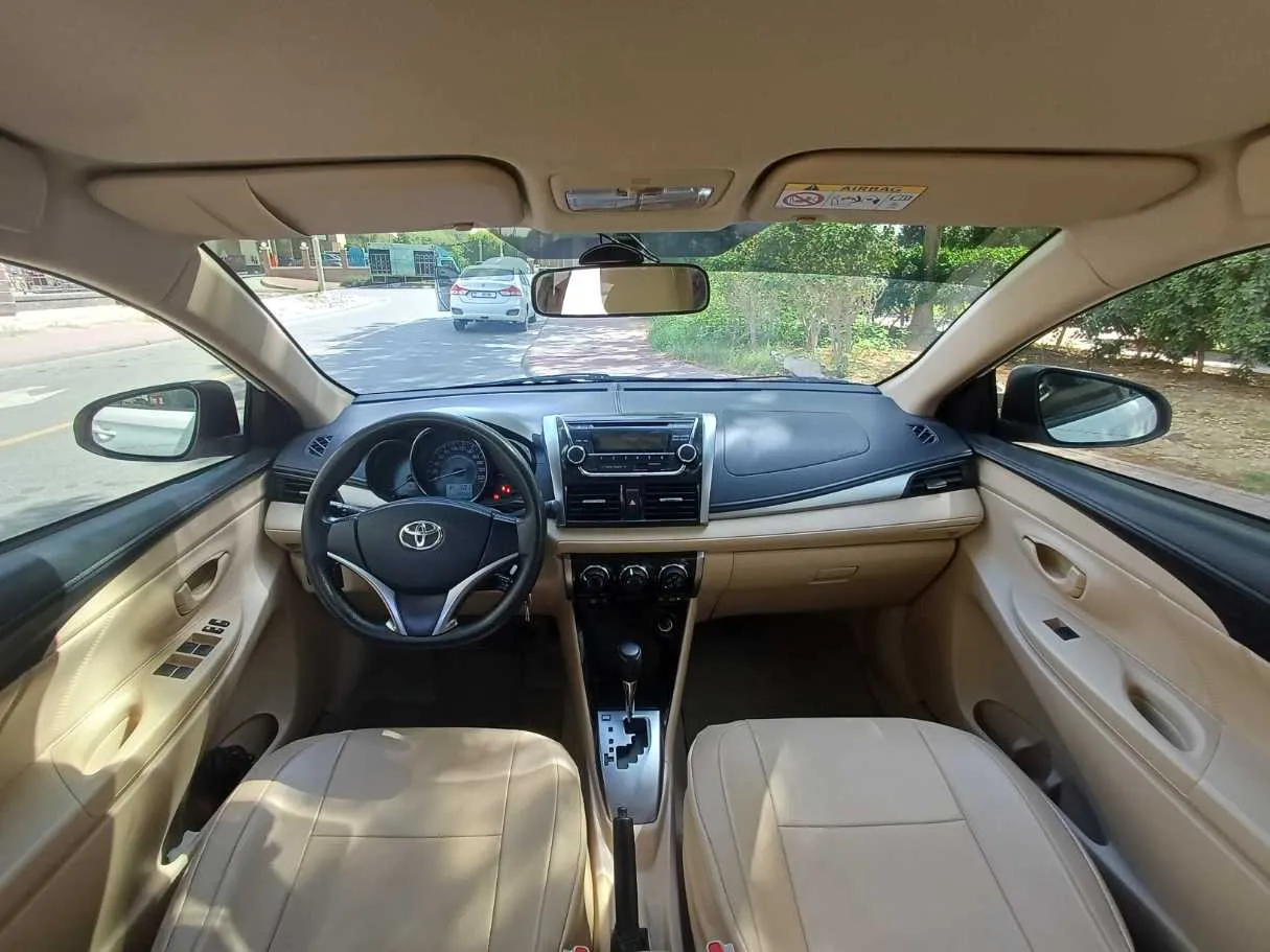 Car image 14