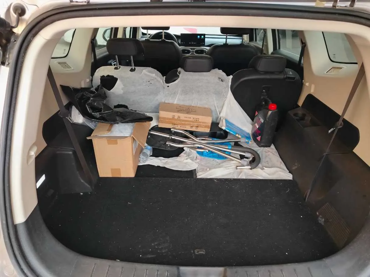 Car image 30