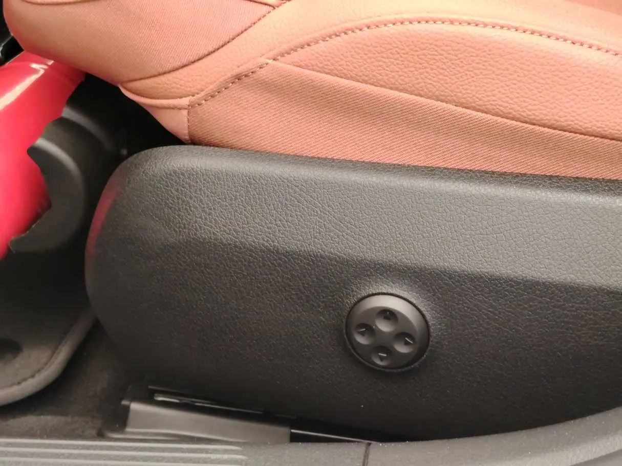 Car image 36