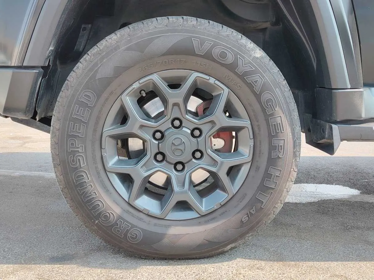 Car image 10
