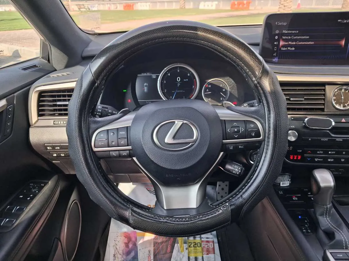 Car image 13