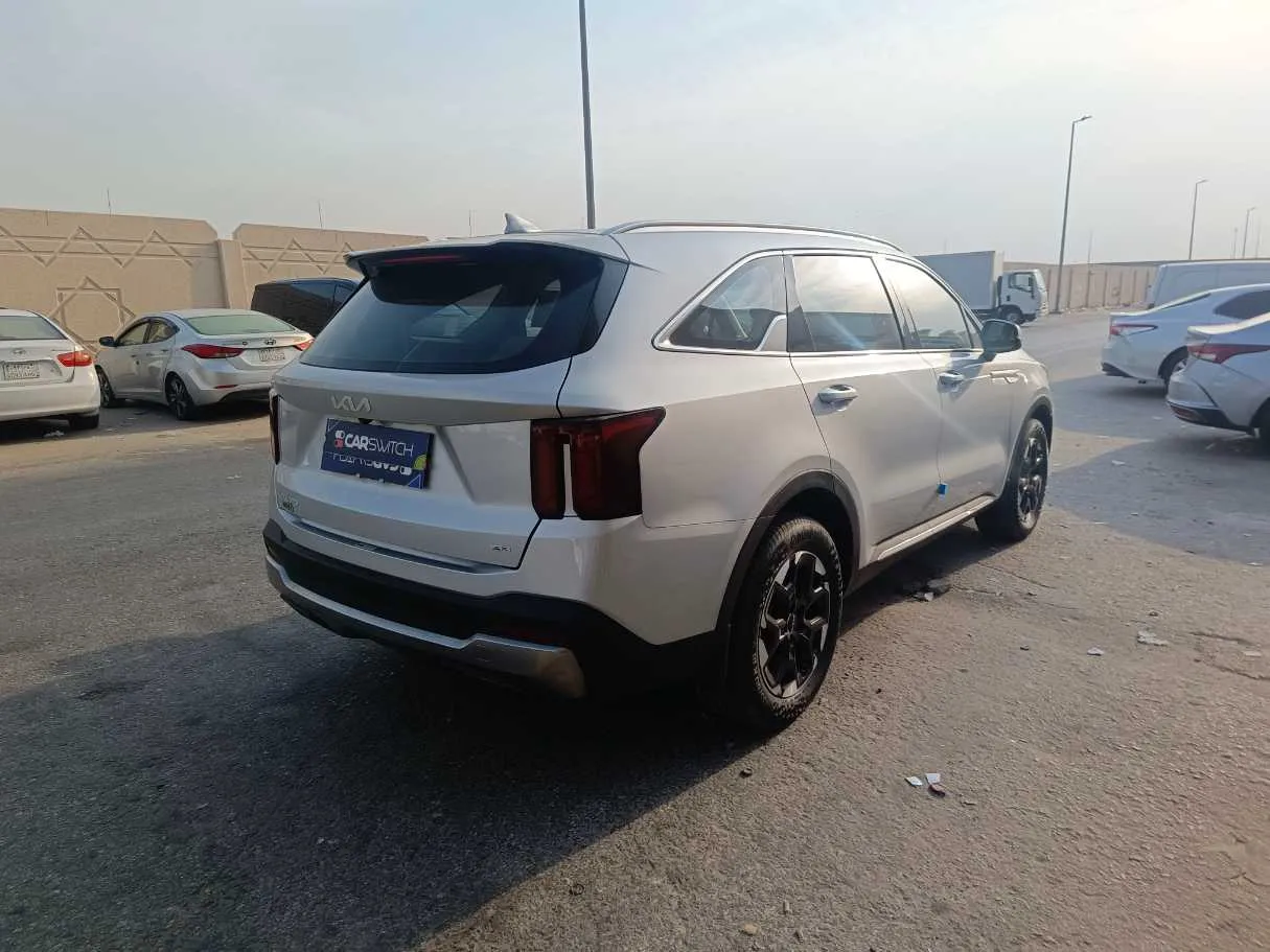 Car image 5