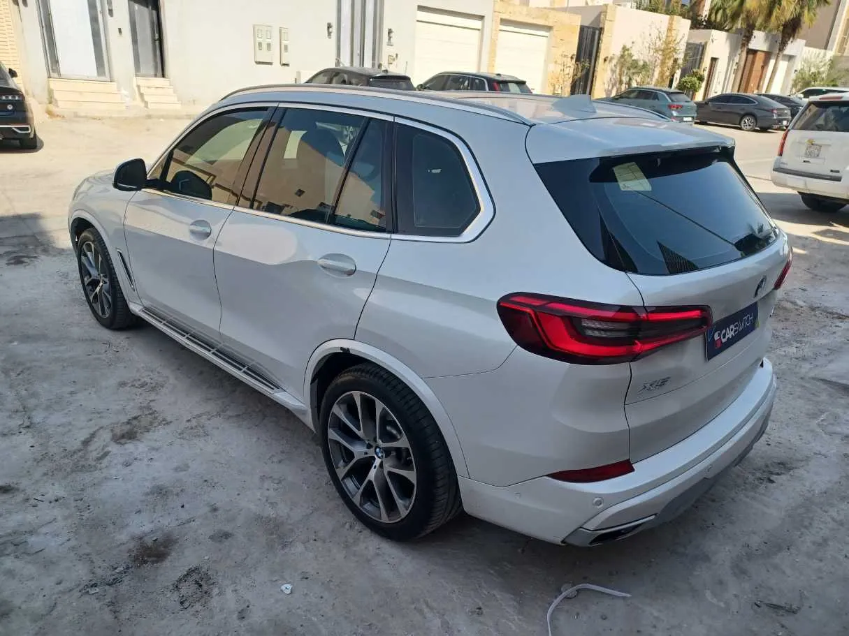 Car image 7