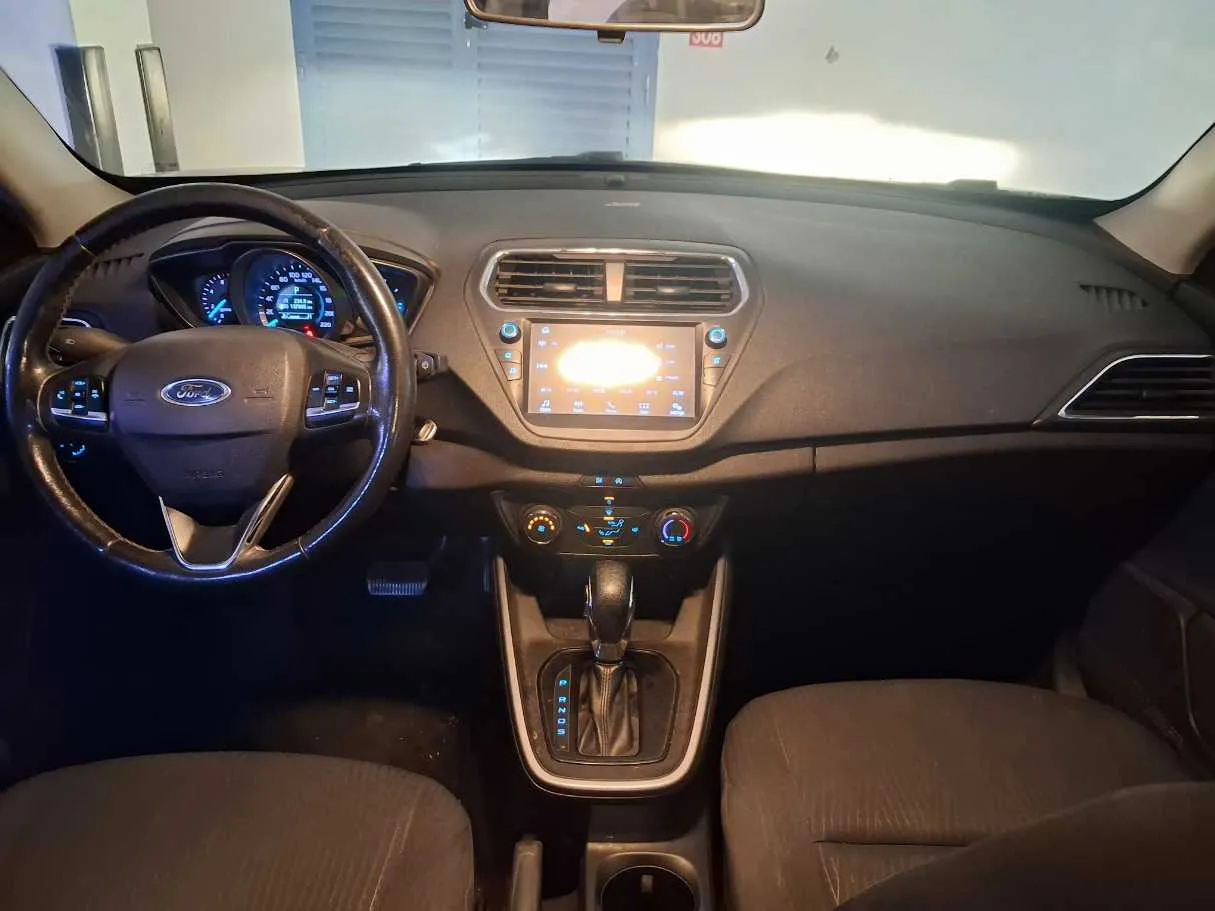 Car image 15