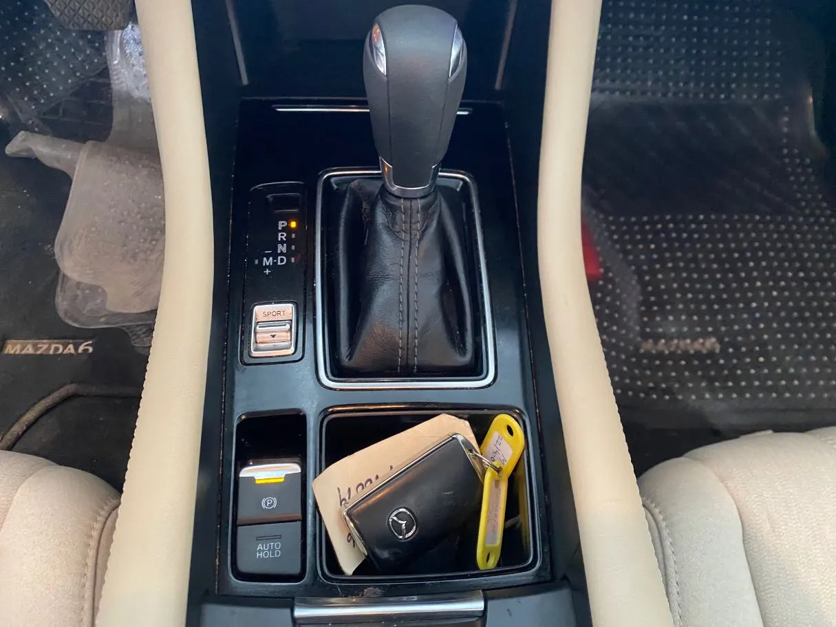 Car image 14
