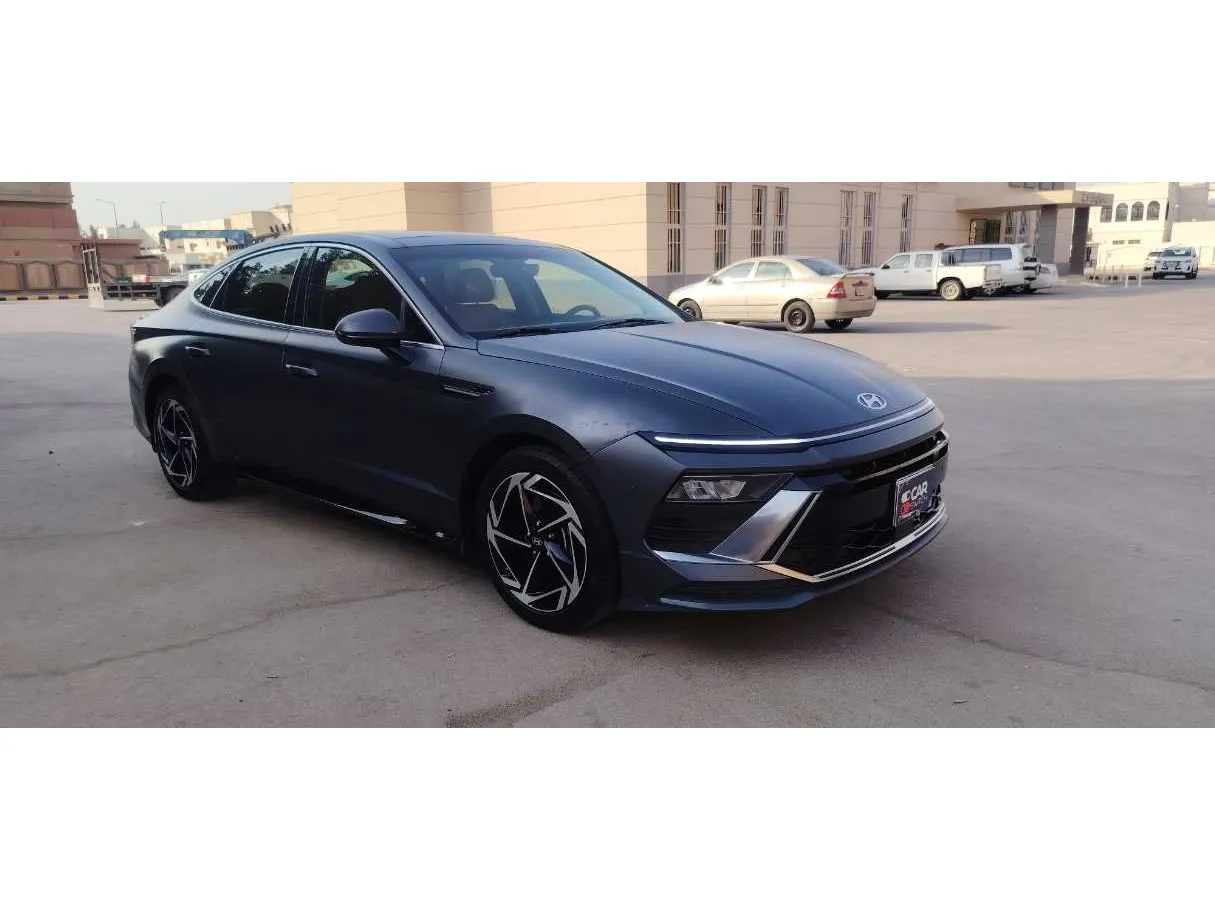 Car image 3
