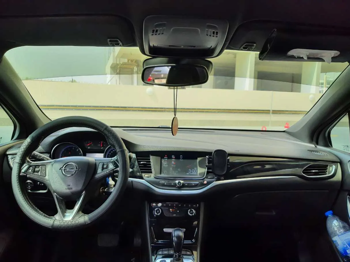 Car image 15