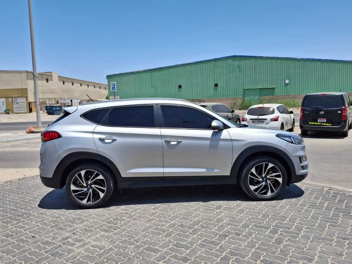 Car image 8
