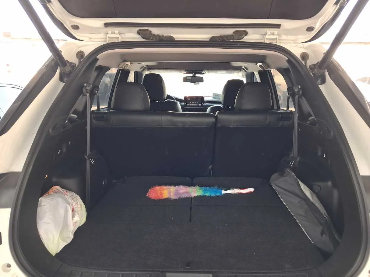 Car image 20