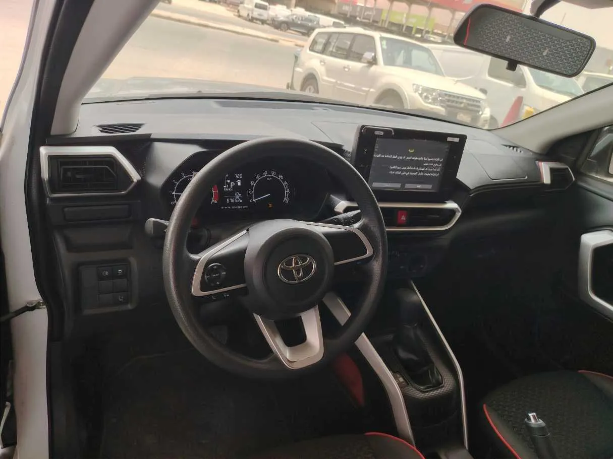 Car image 13
