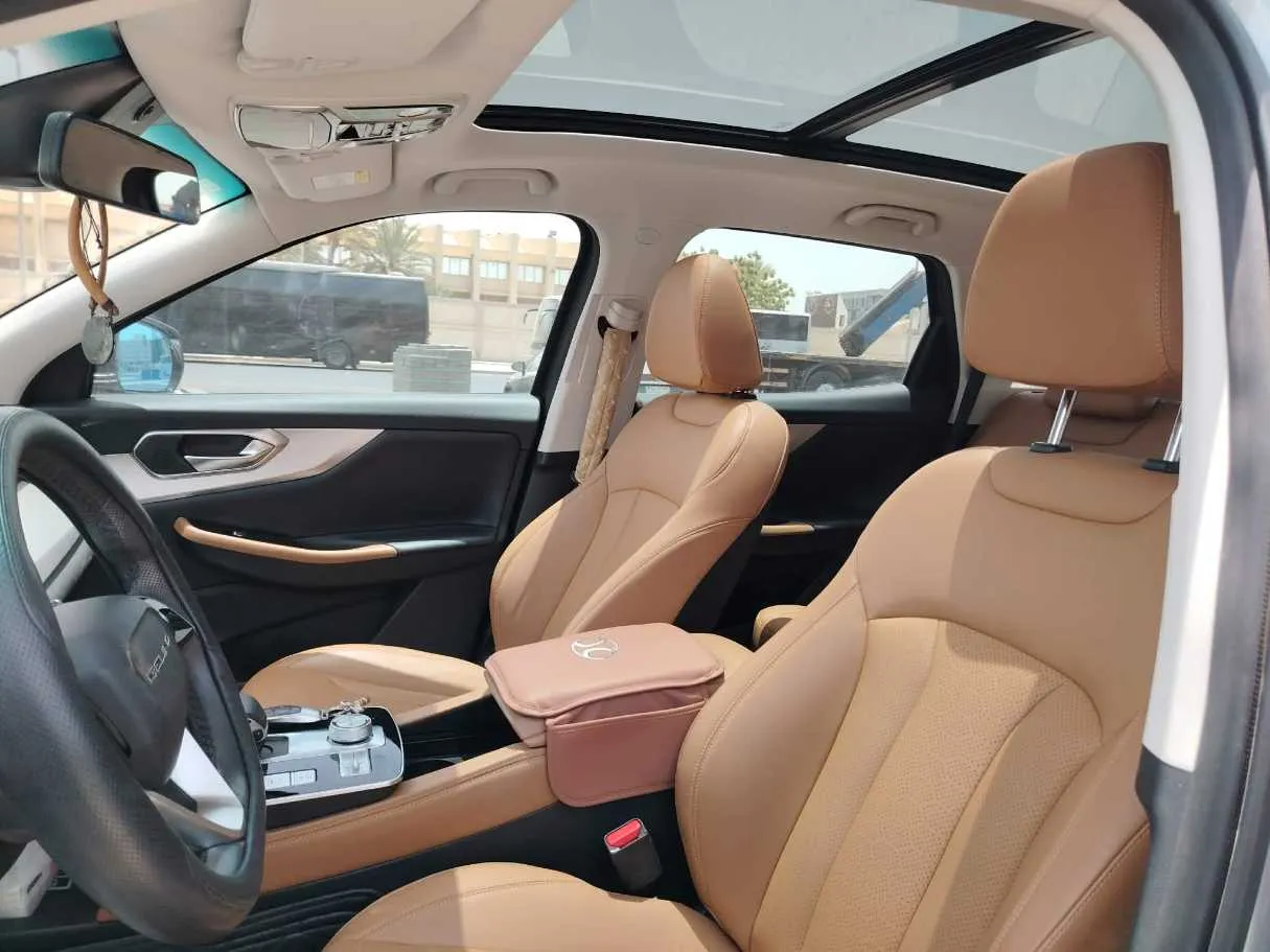 Car image 14