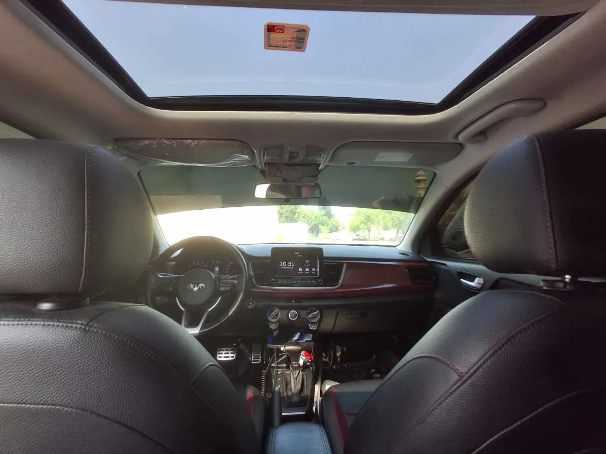 Car image 14