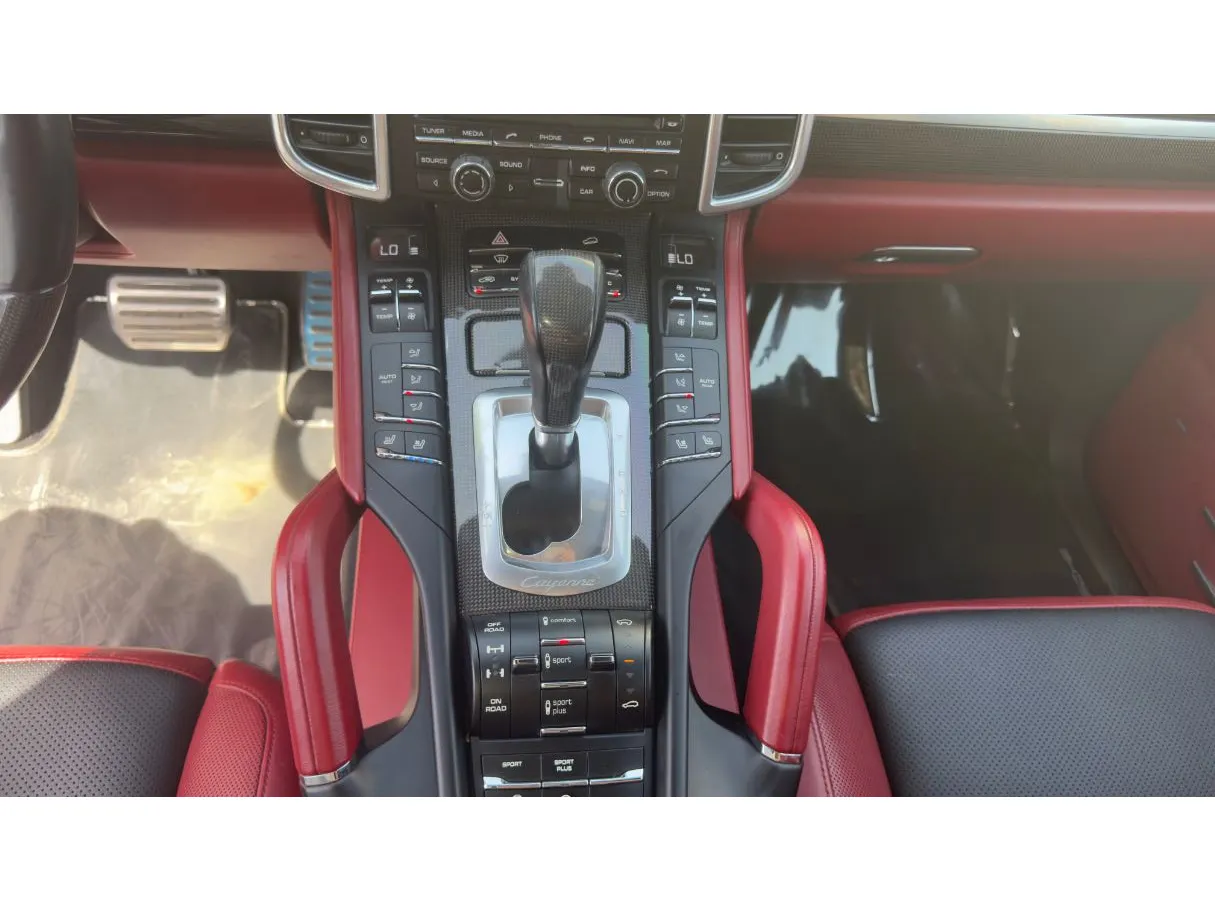 Car image 16