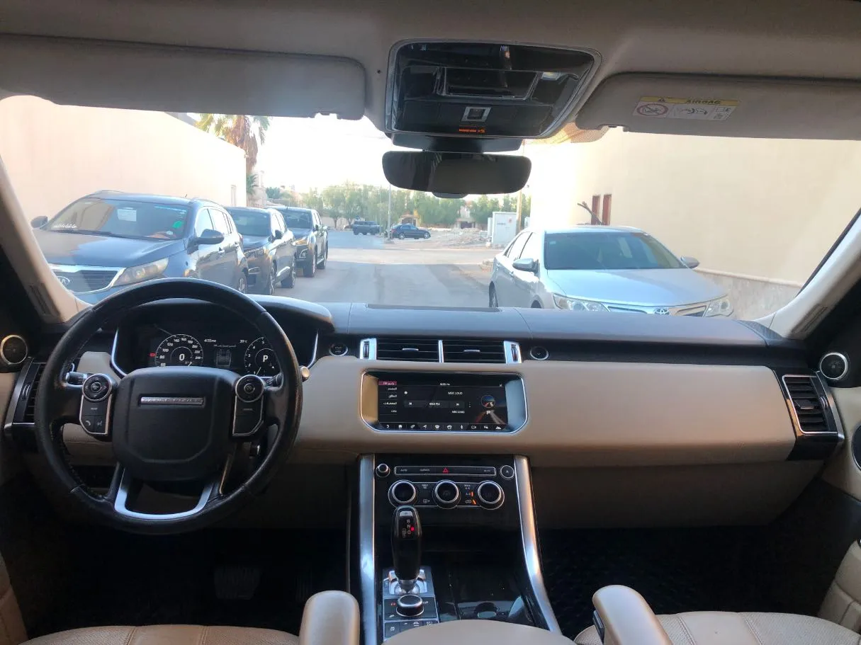 Car image 15