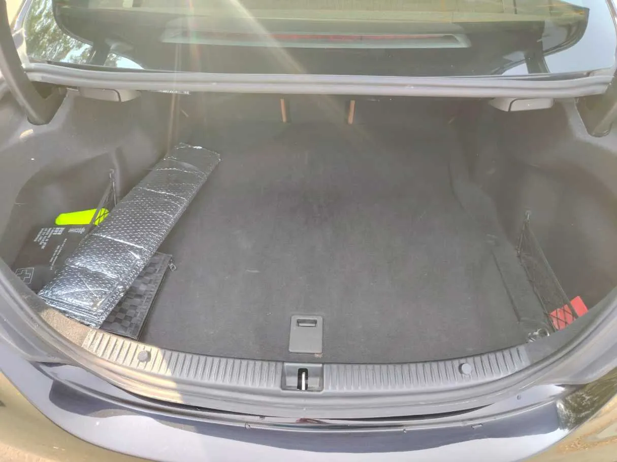 Car image 30