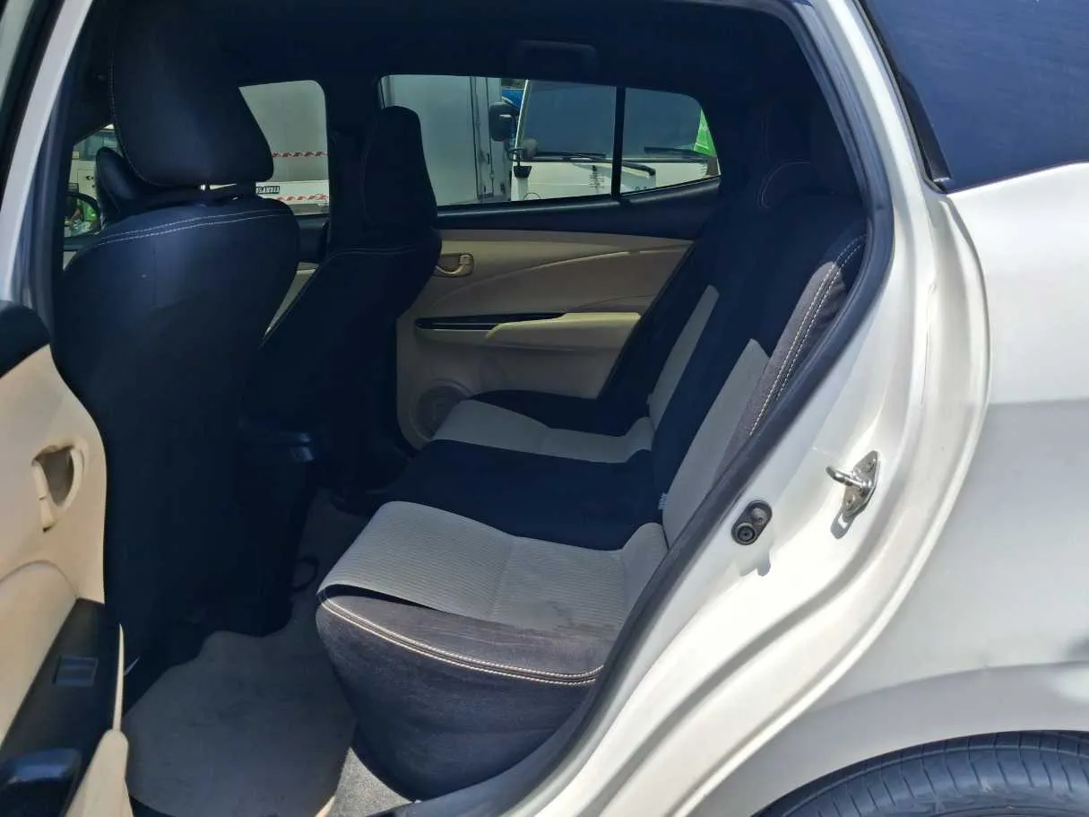 Car image 13