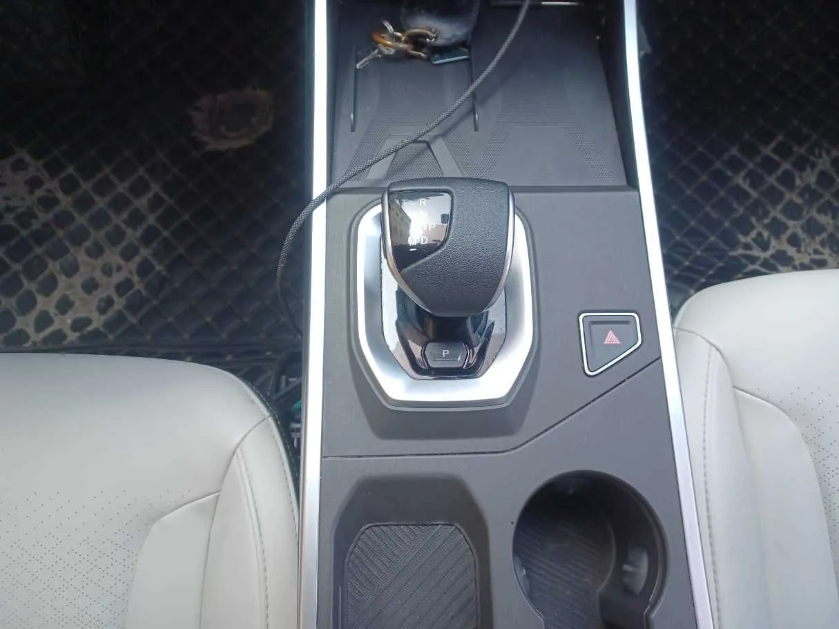 Car image 14