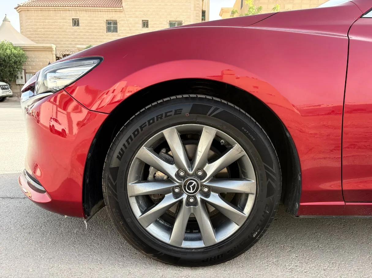 Car image 9