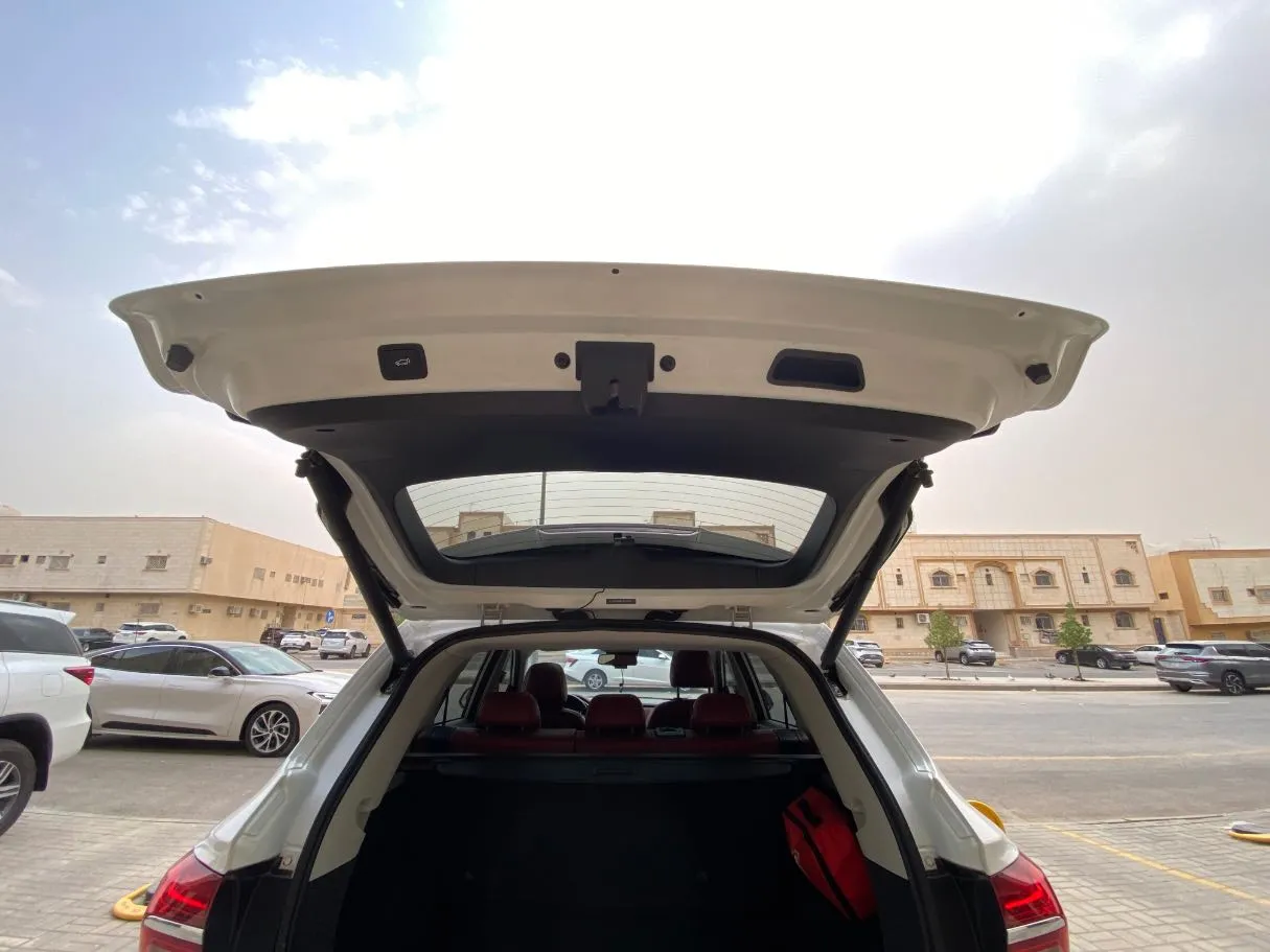 Car image 21