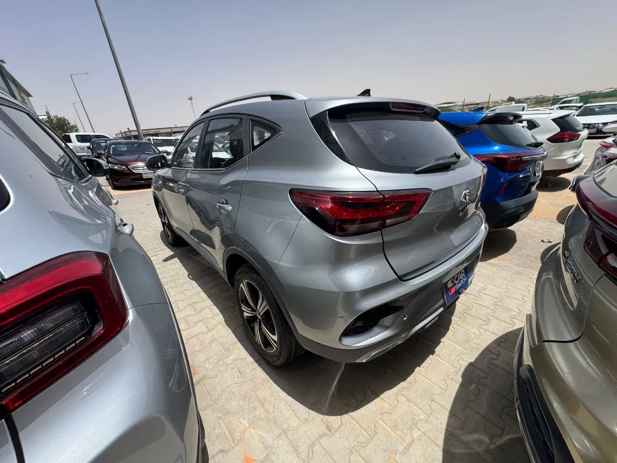 Car image 5