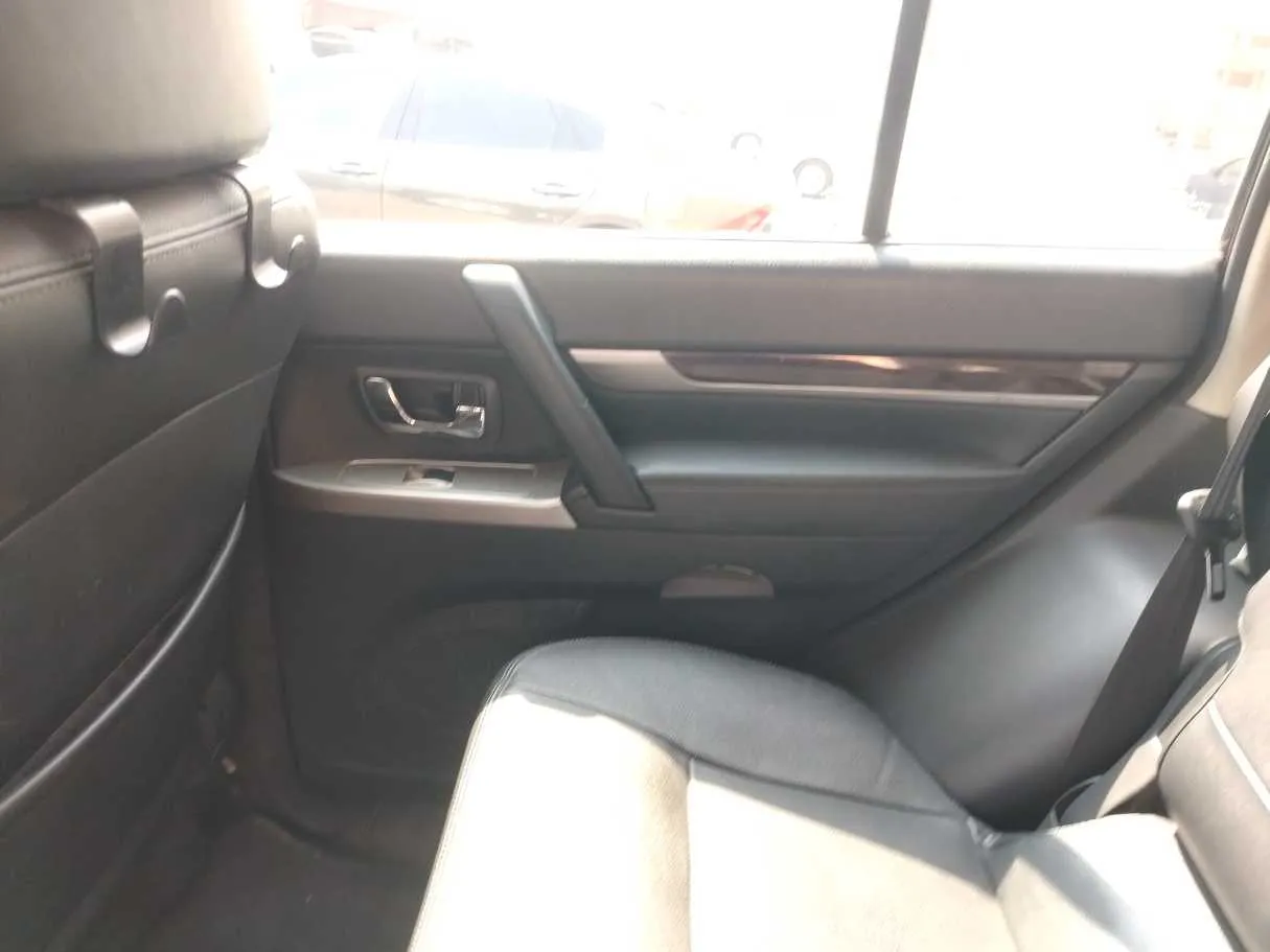 Car image 30
