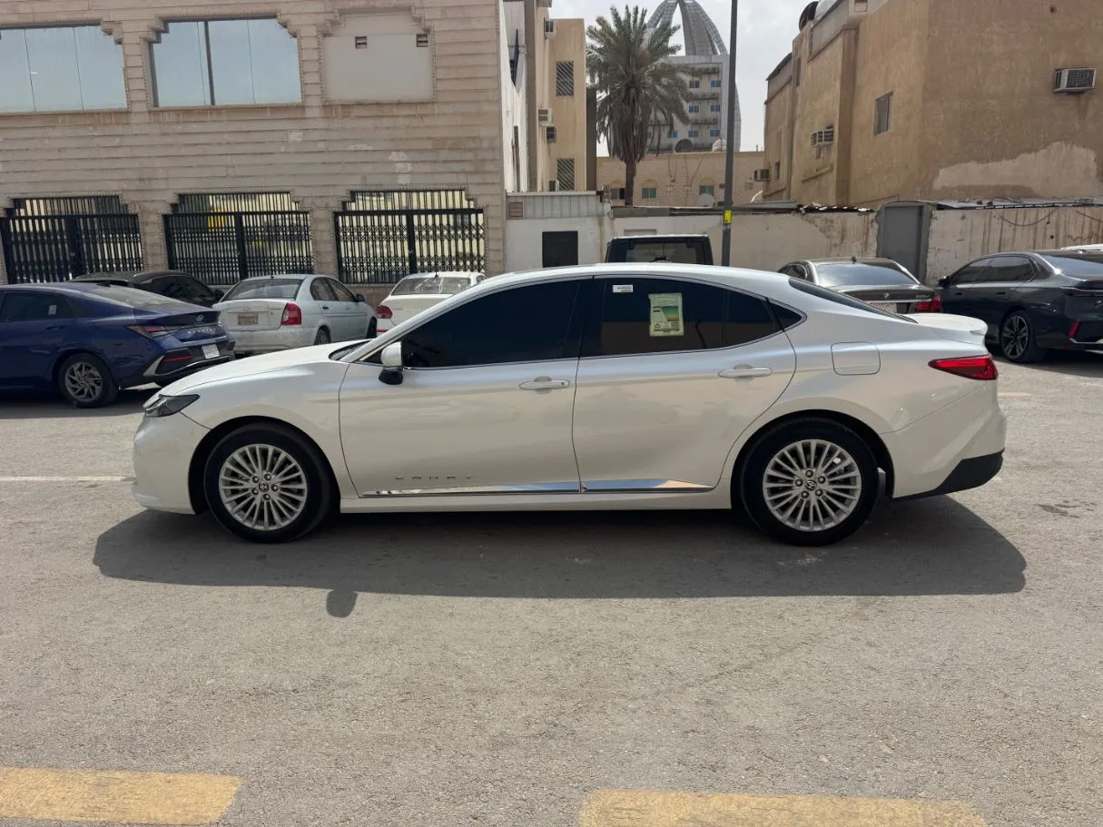 Car image 8