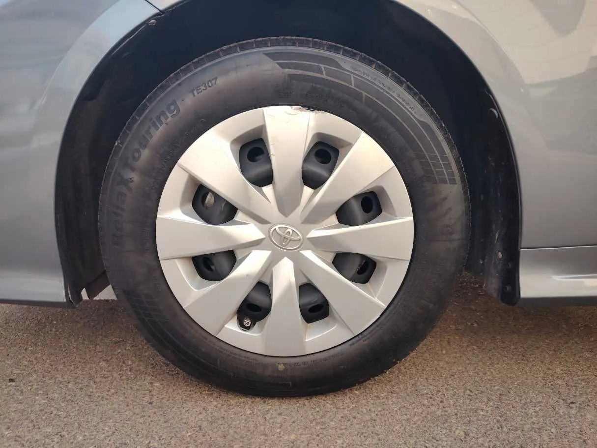 Car image 9