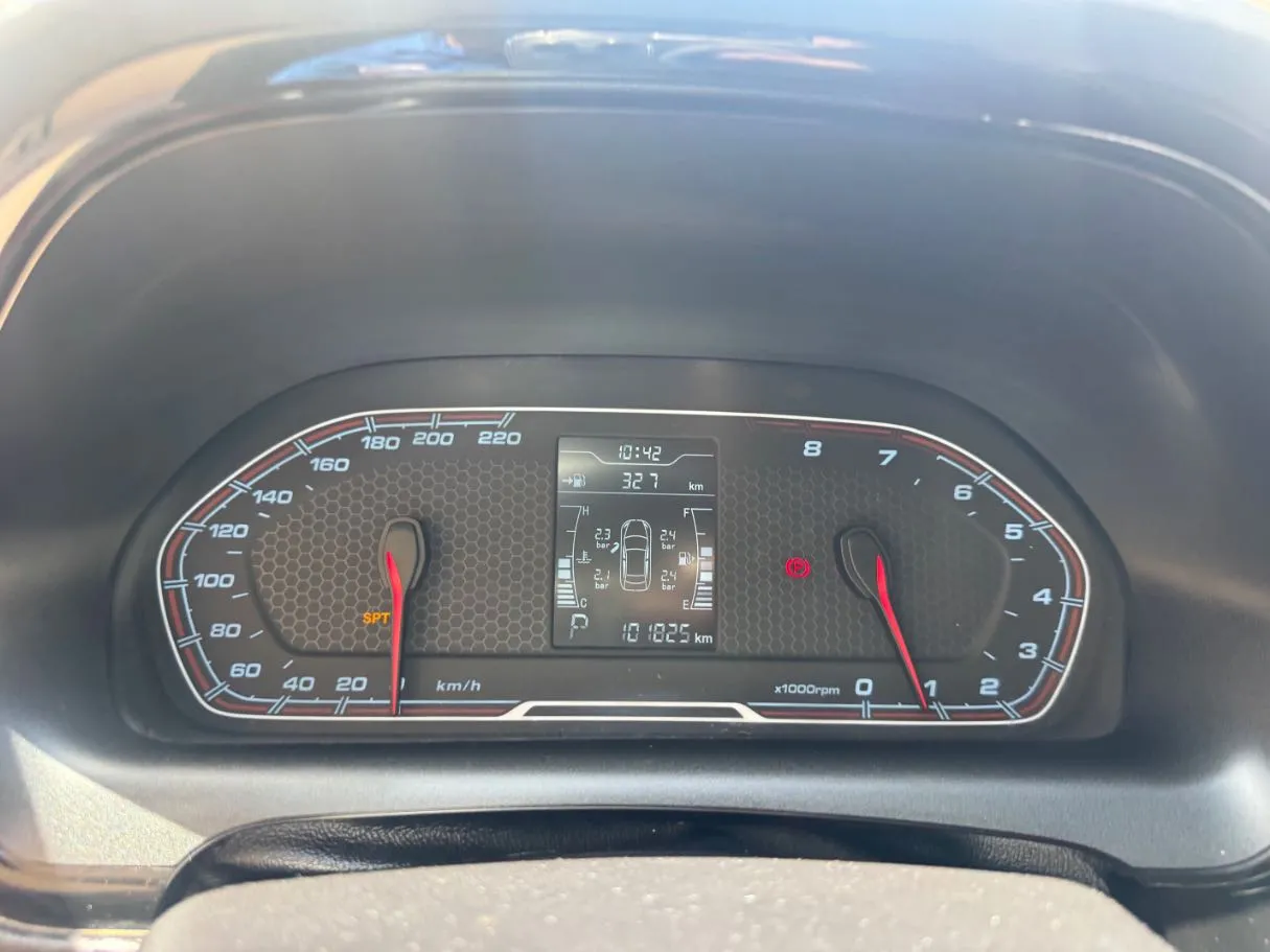 Car image 18