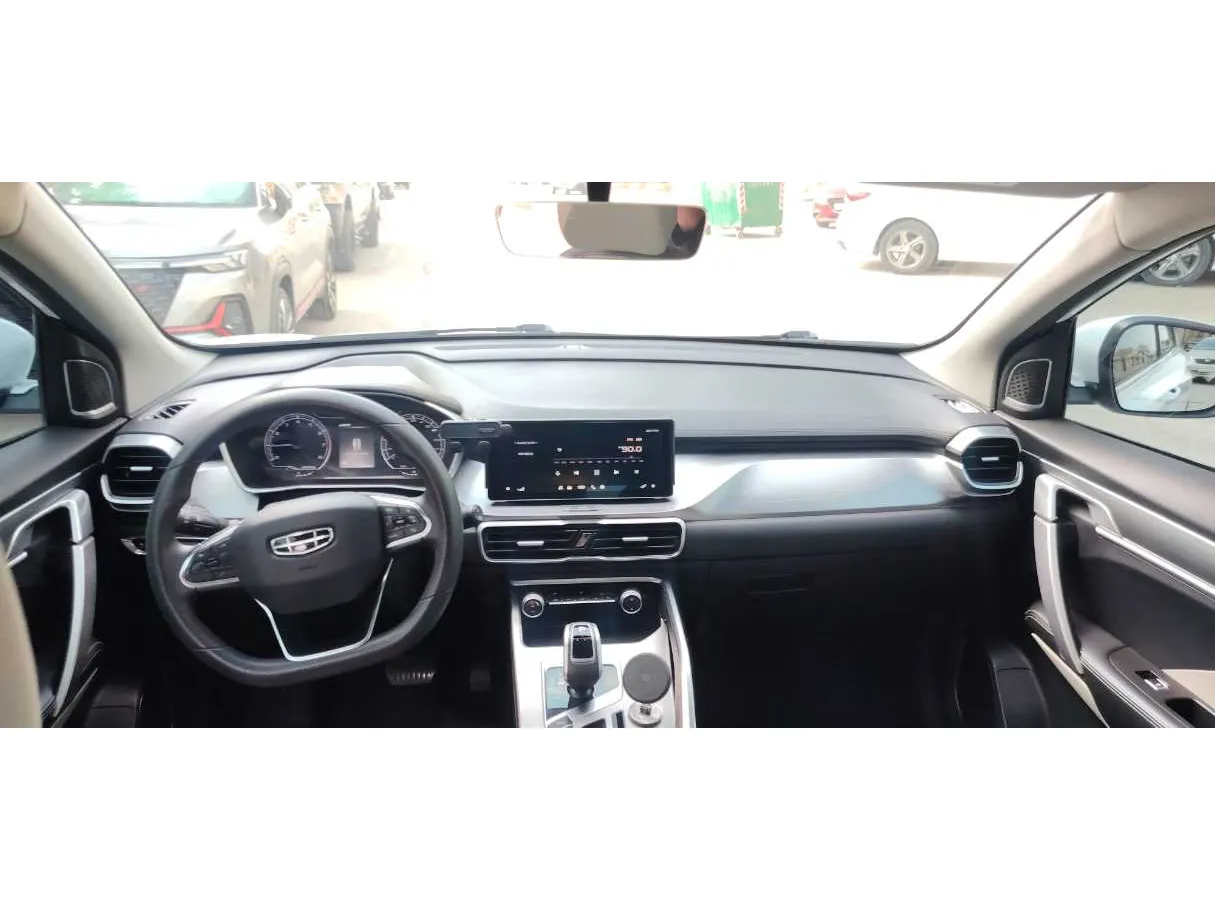 Car image 15
