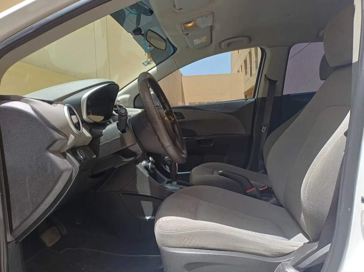 Car image 12