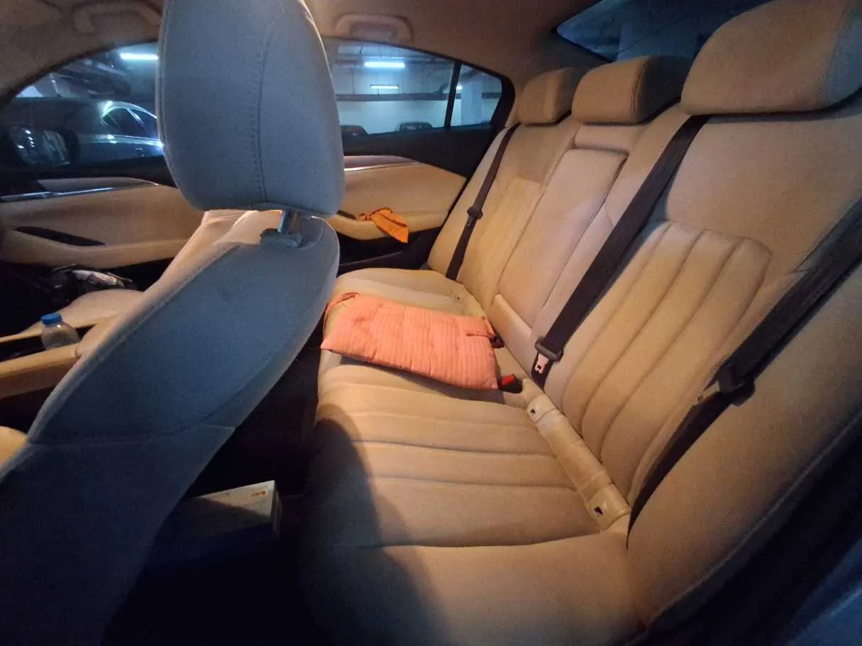 Car image 13