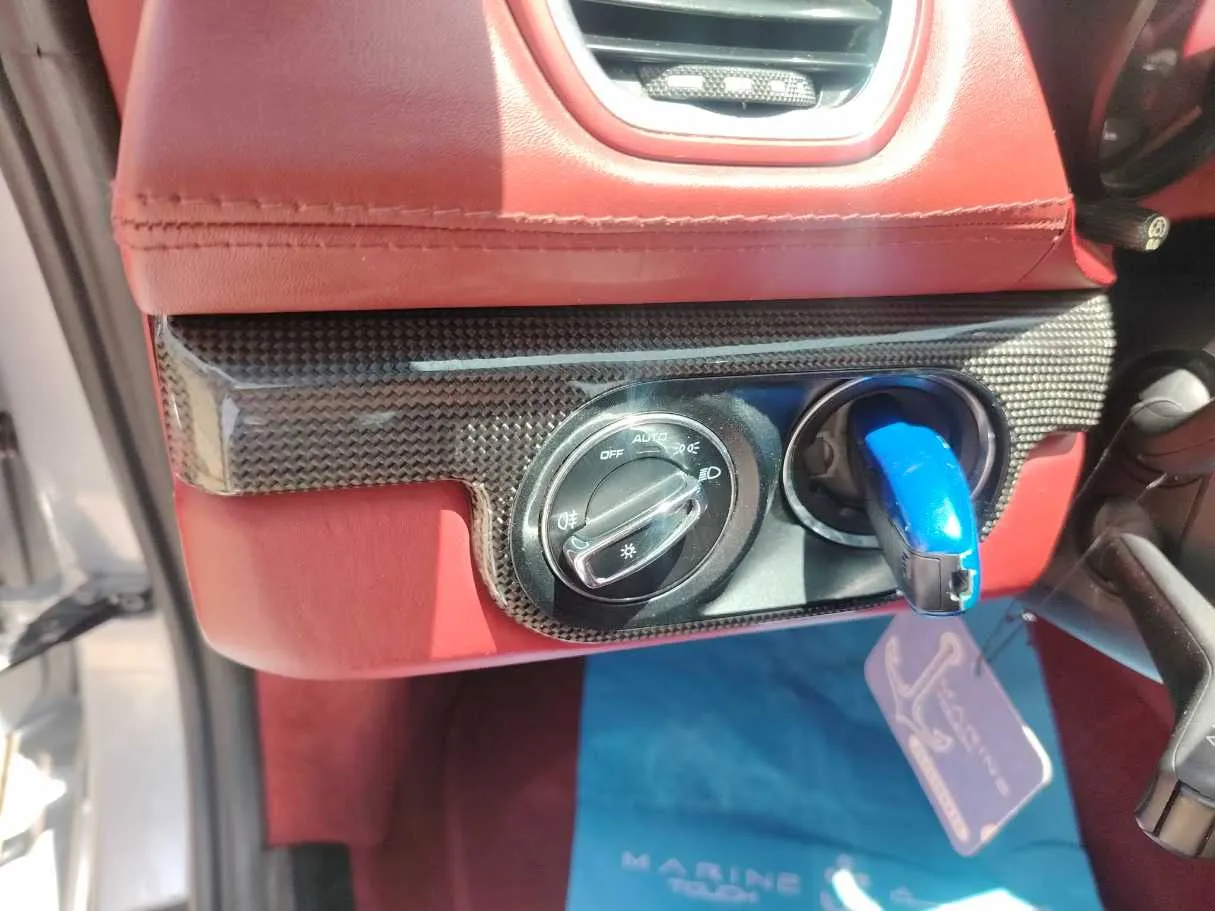 Car image 30