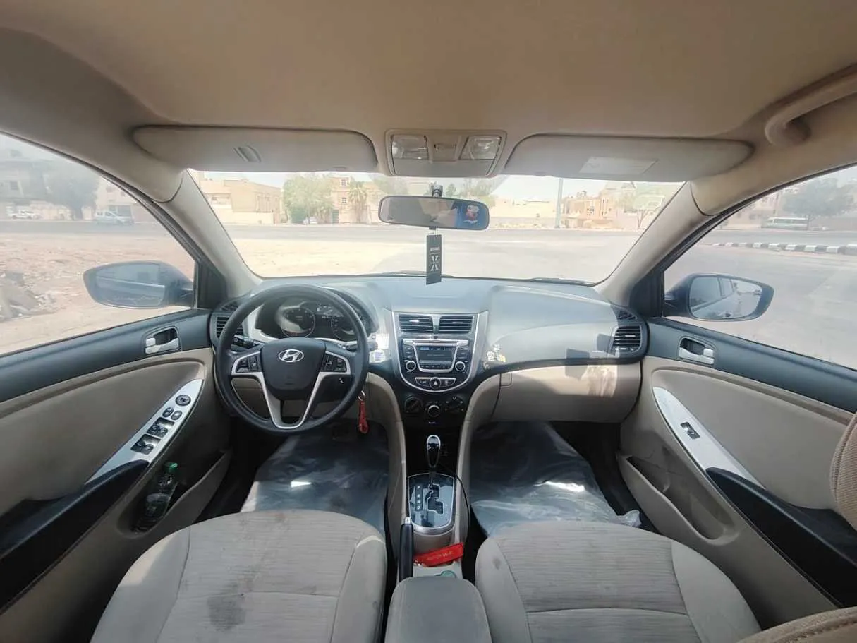 Car image 18