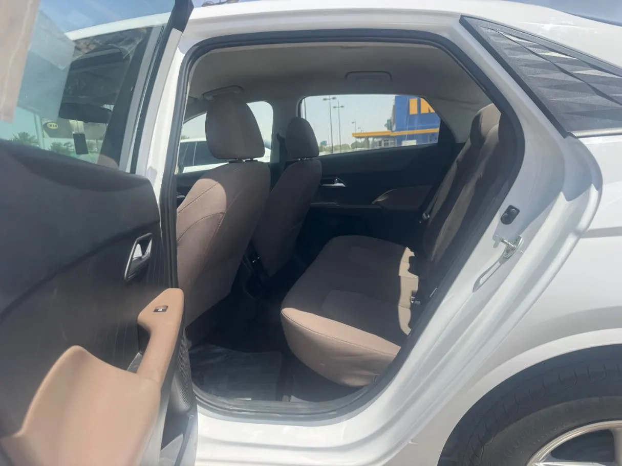 Car image 13