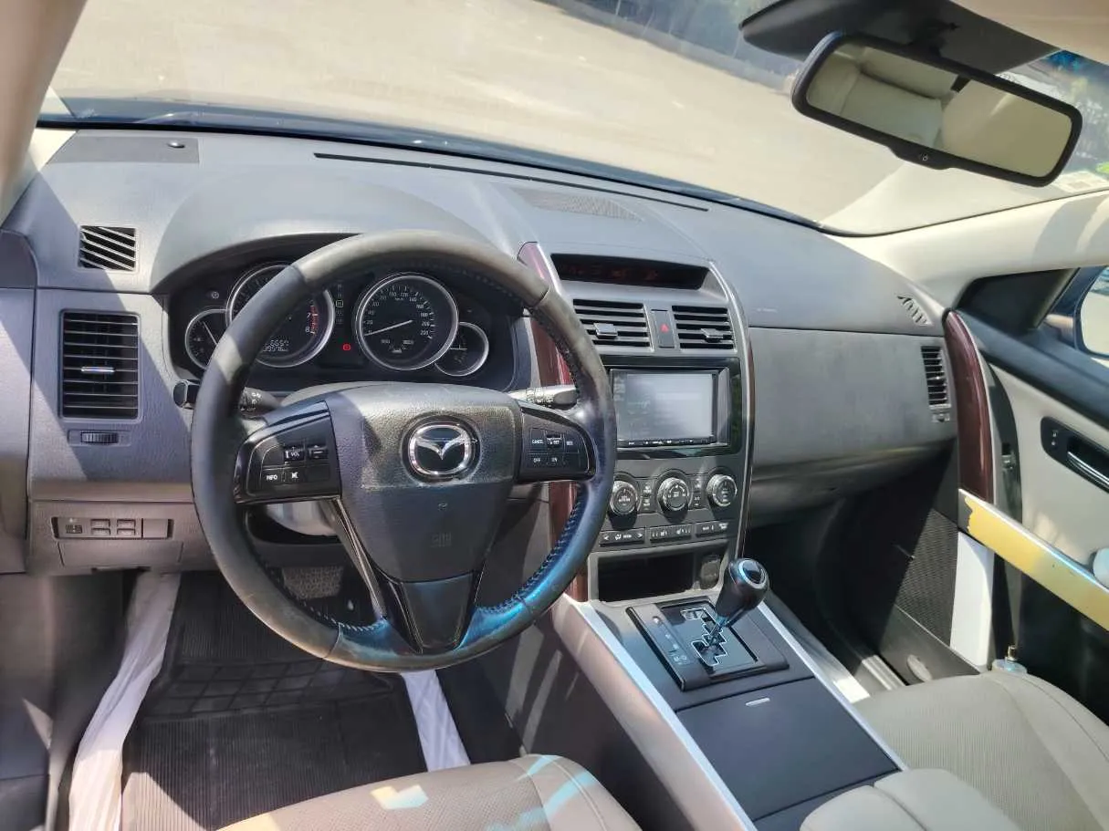 Car image 12