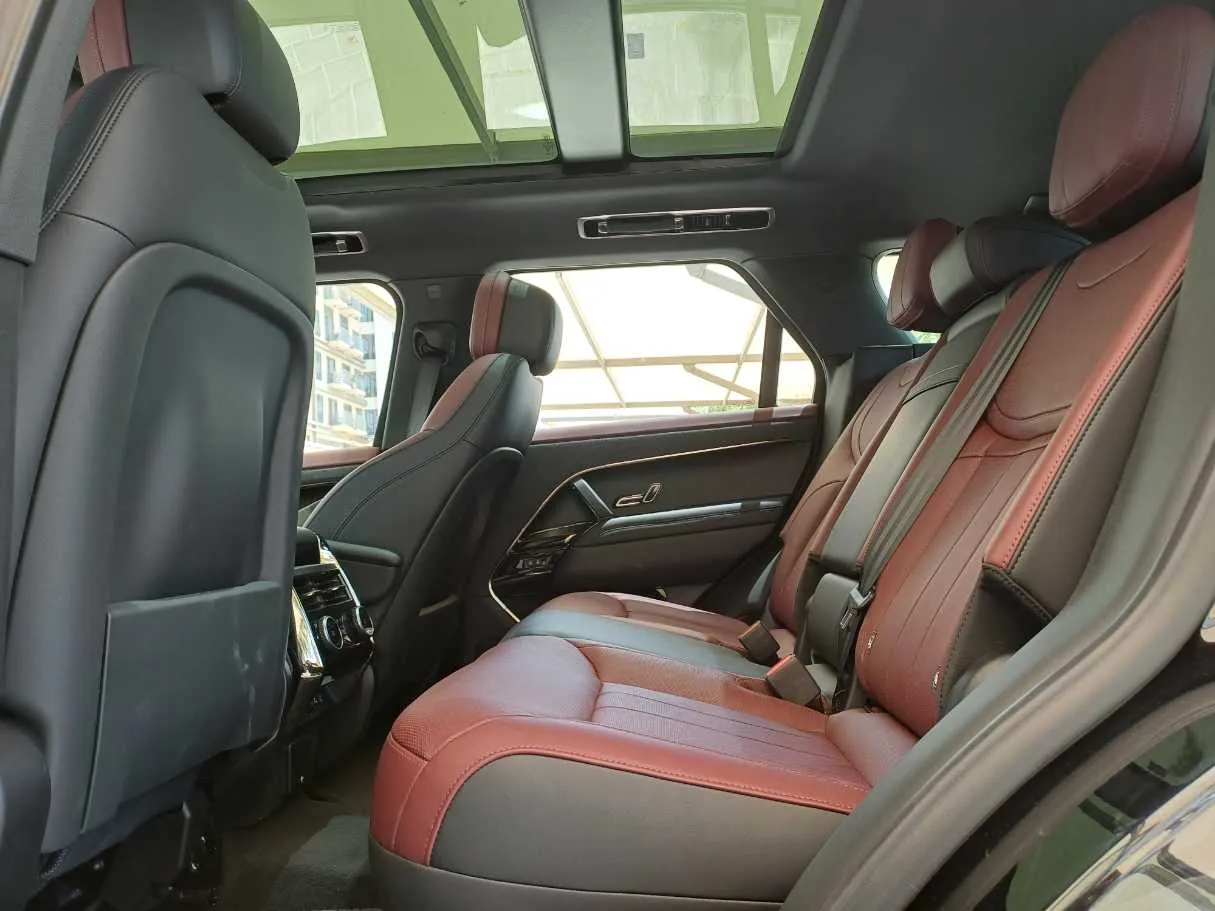 Car image 18