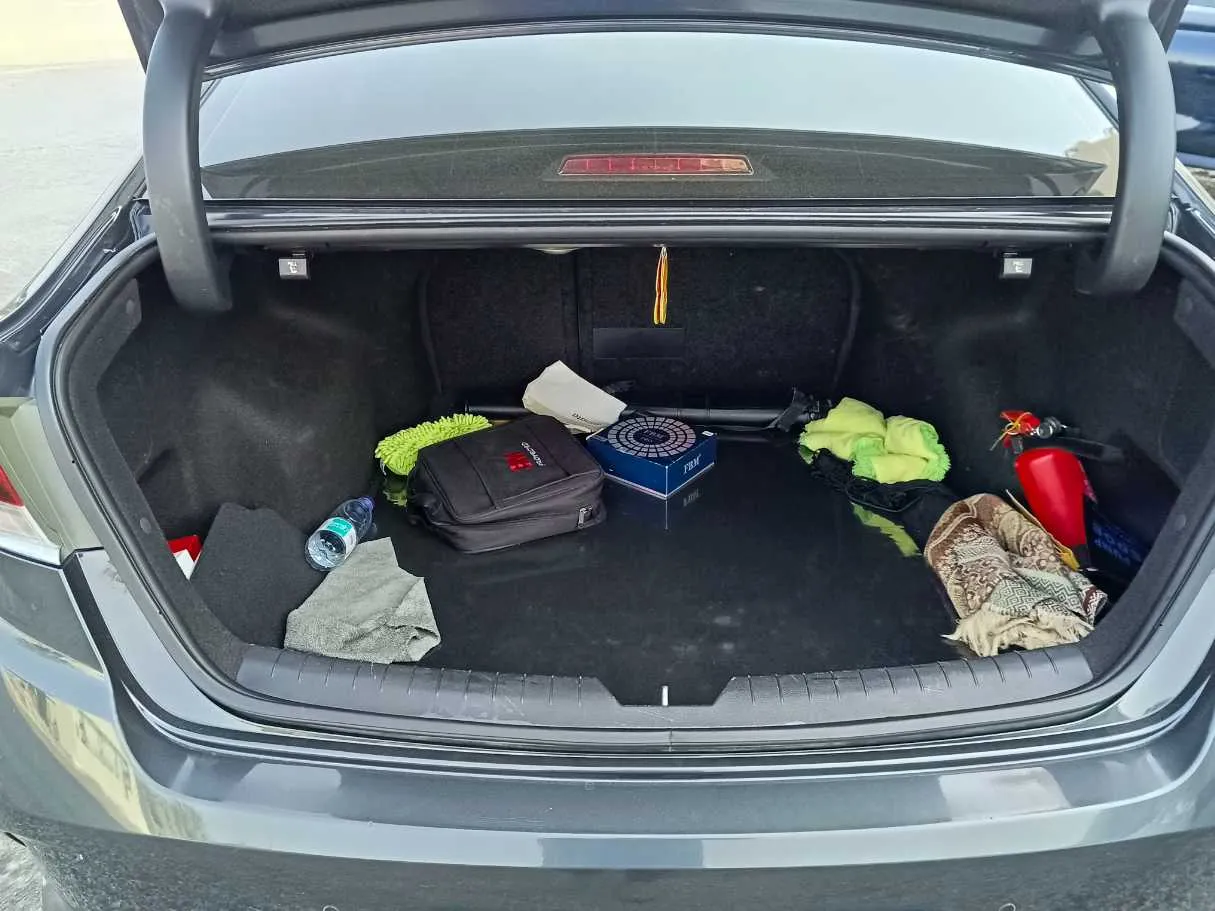 Car image 32