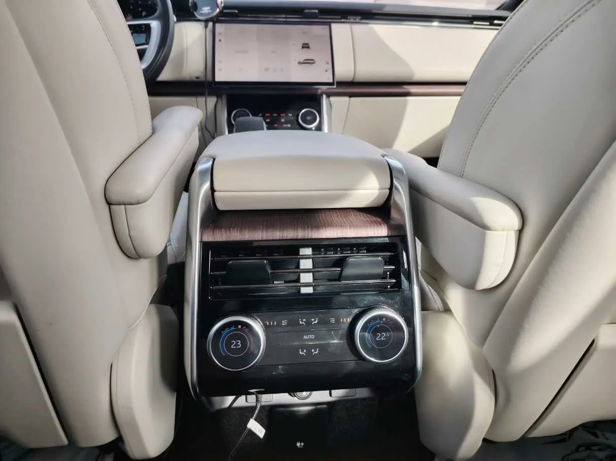 Car image 35