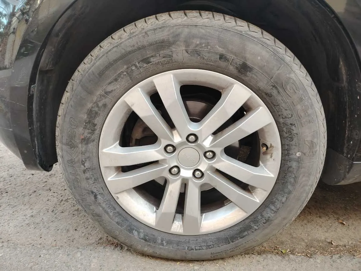 Car image 10