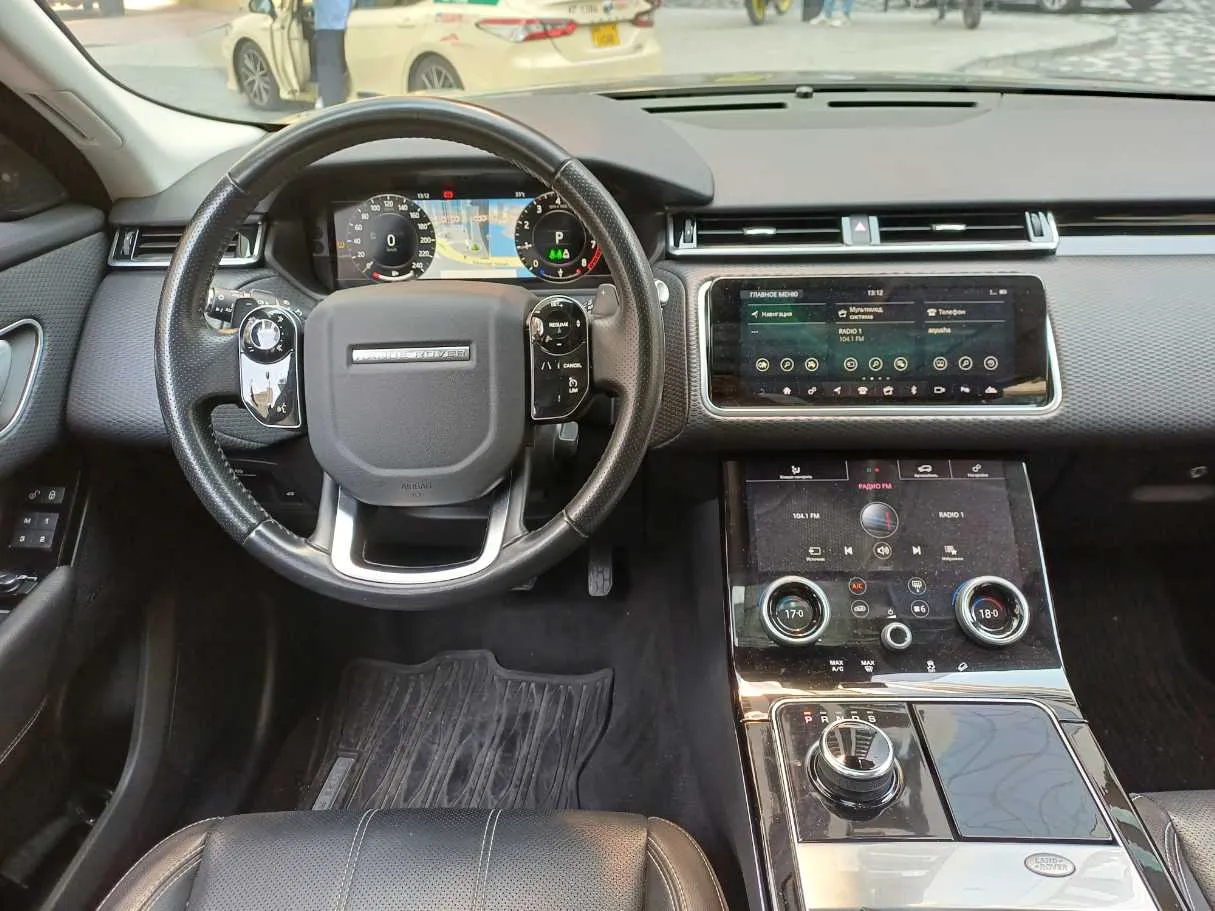 Car image 16