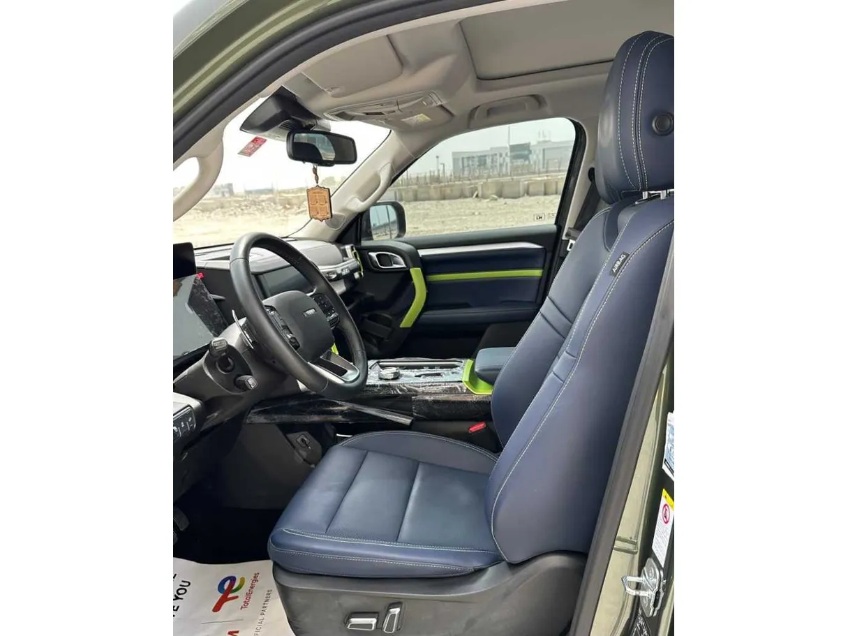 Car image 12