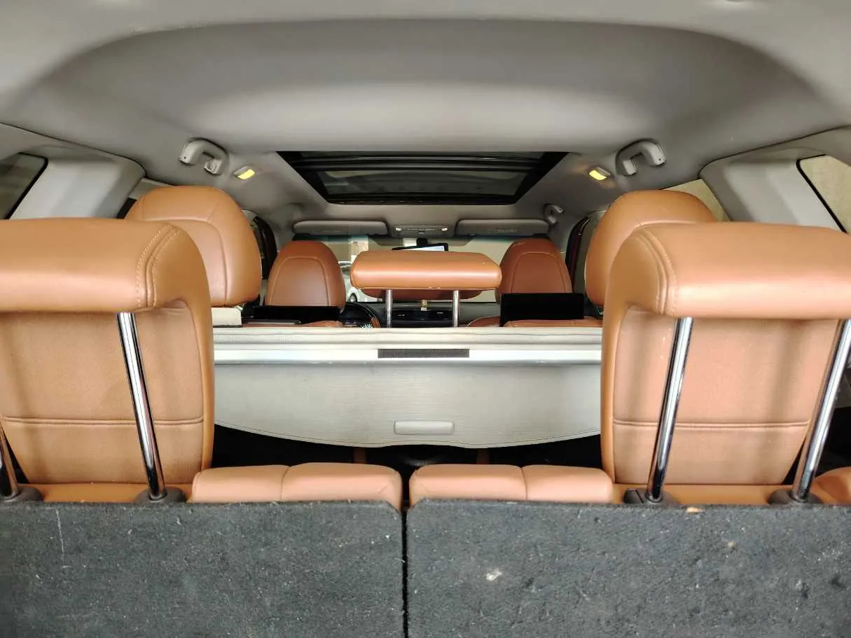 Car image 30