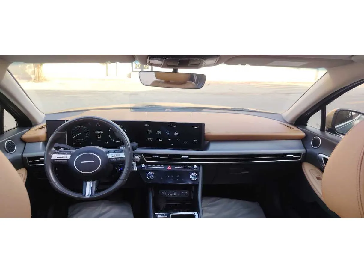 Car image 17