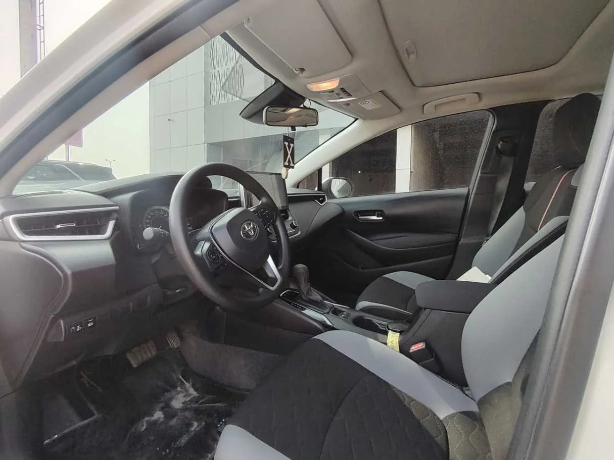 Car image 11