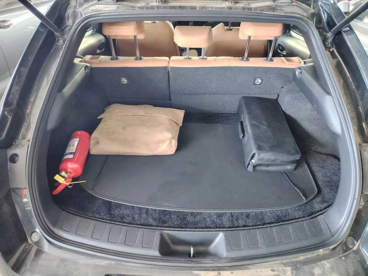 Car image 32