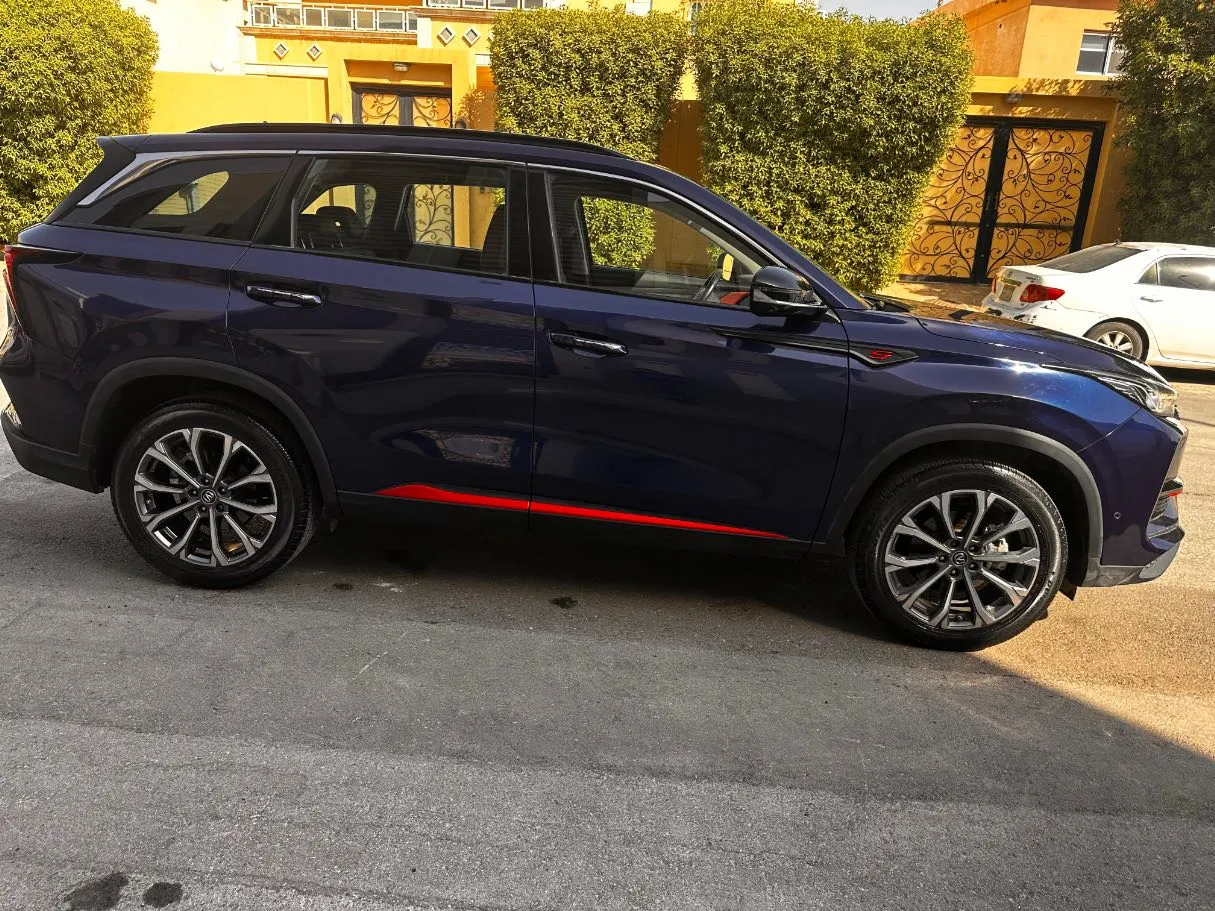 Car image 4