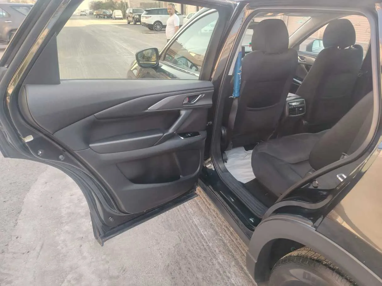 Car image 16