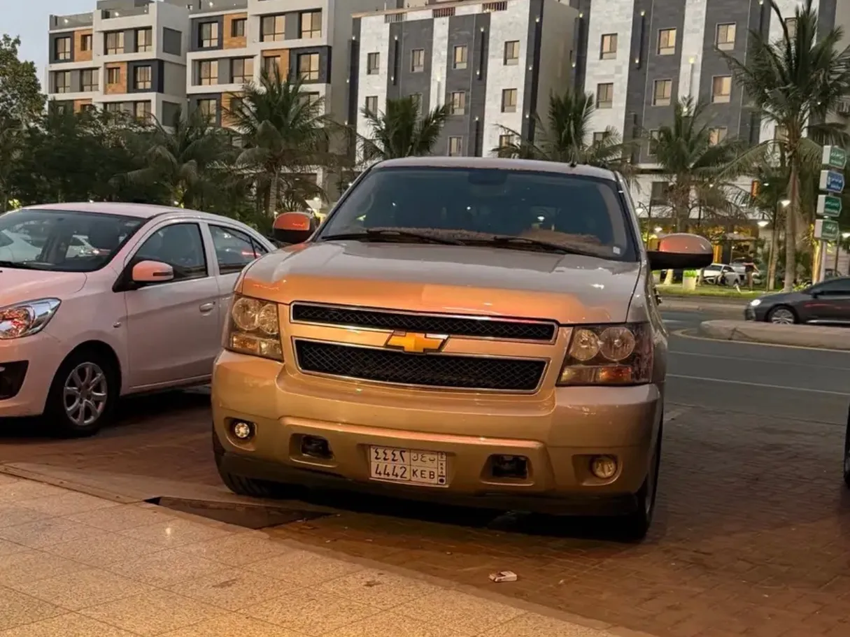 Car image 3