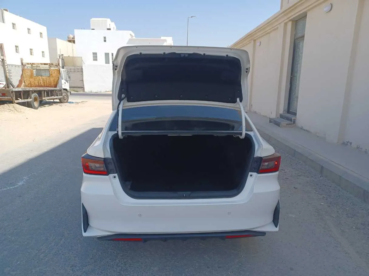 Car image 18